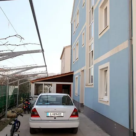 Karlo Apartment